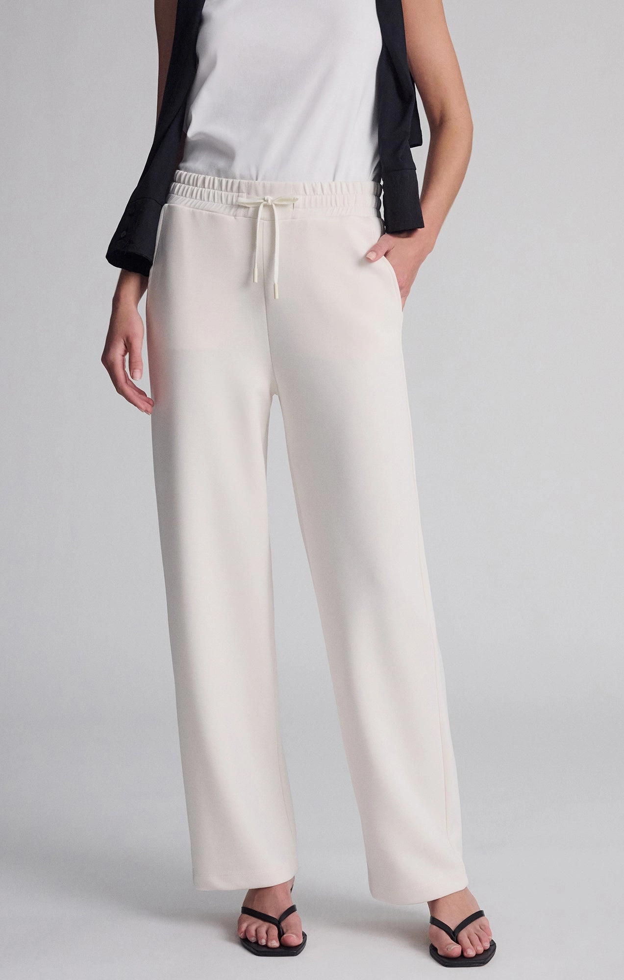 Simple and Cozy Snag Proof Fabric SPORTY LUXE TENCEL? PANTS IN COCONUT MILK