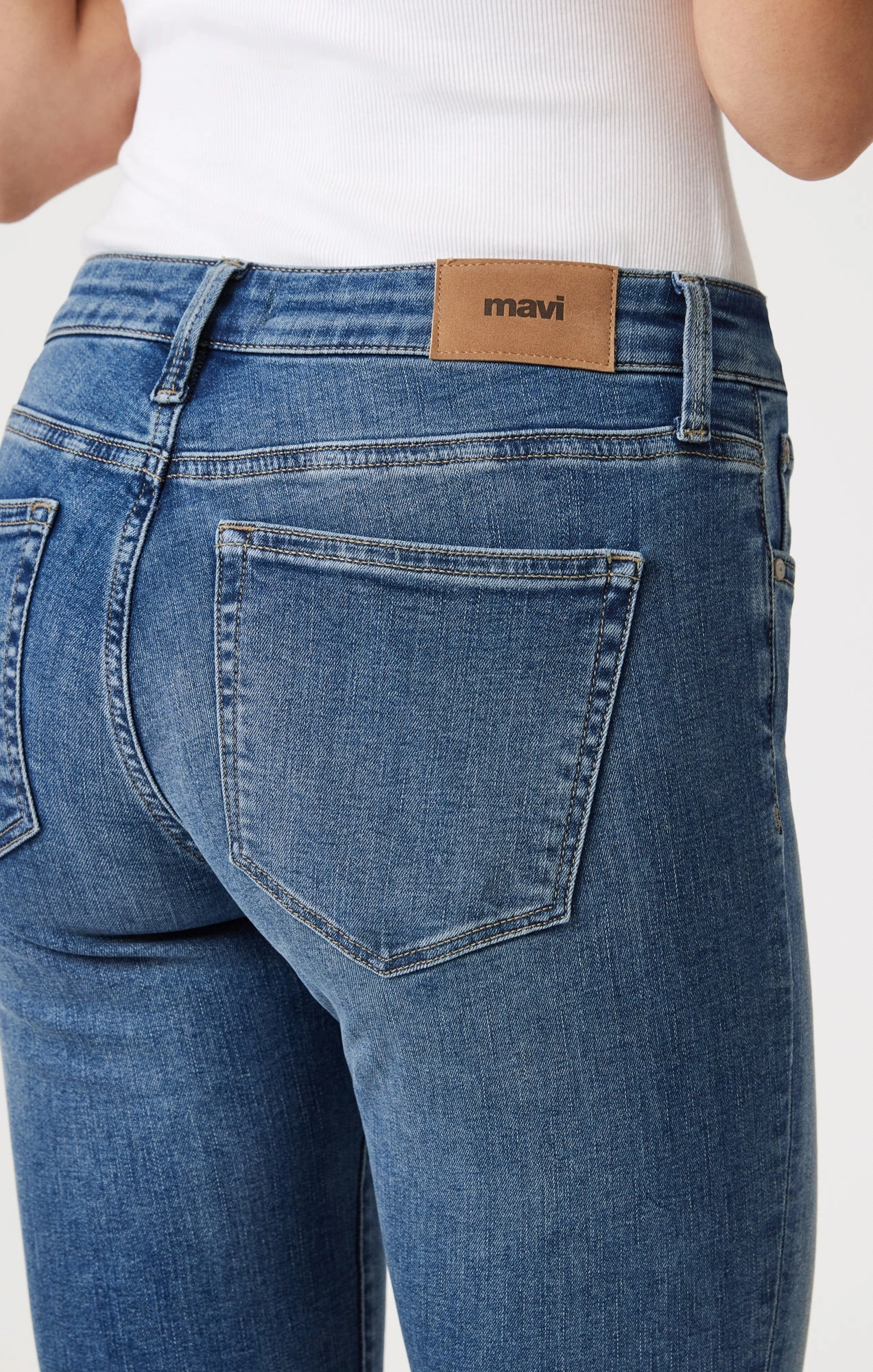 ALEXA SKINNY IN DARK BRUSHED TRIBECA Suitable Fit