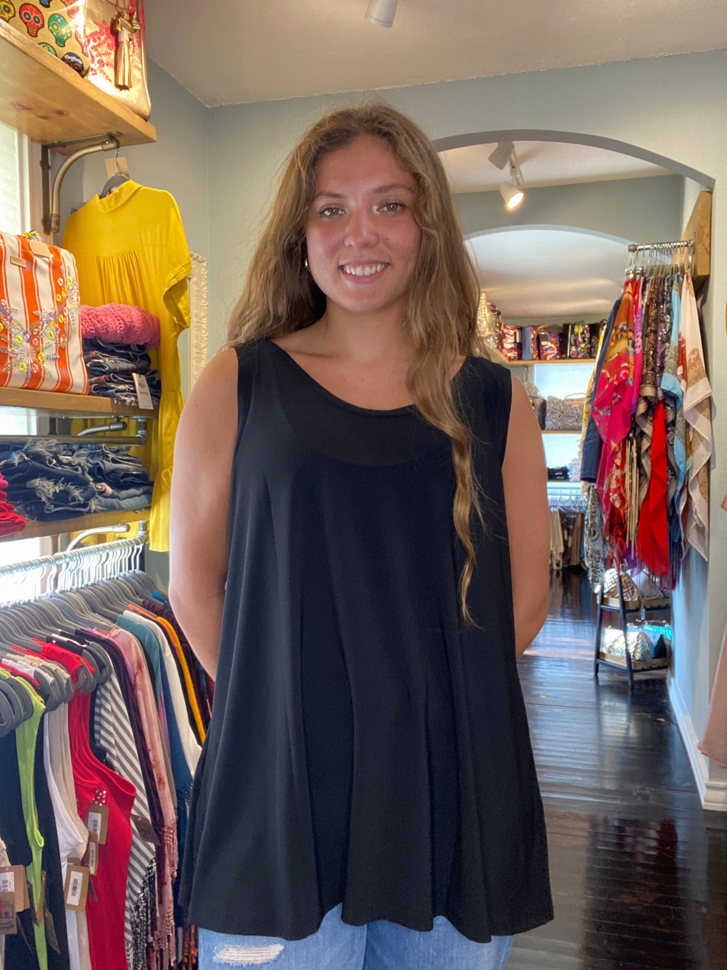 PolishedFinish FlexibleCollarStructure Black V-Neck to Round Neck Reversible Tank Top