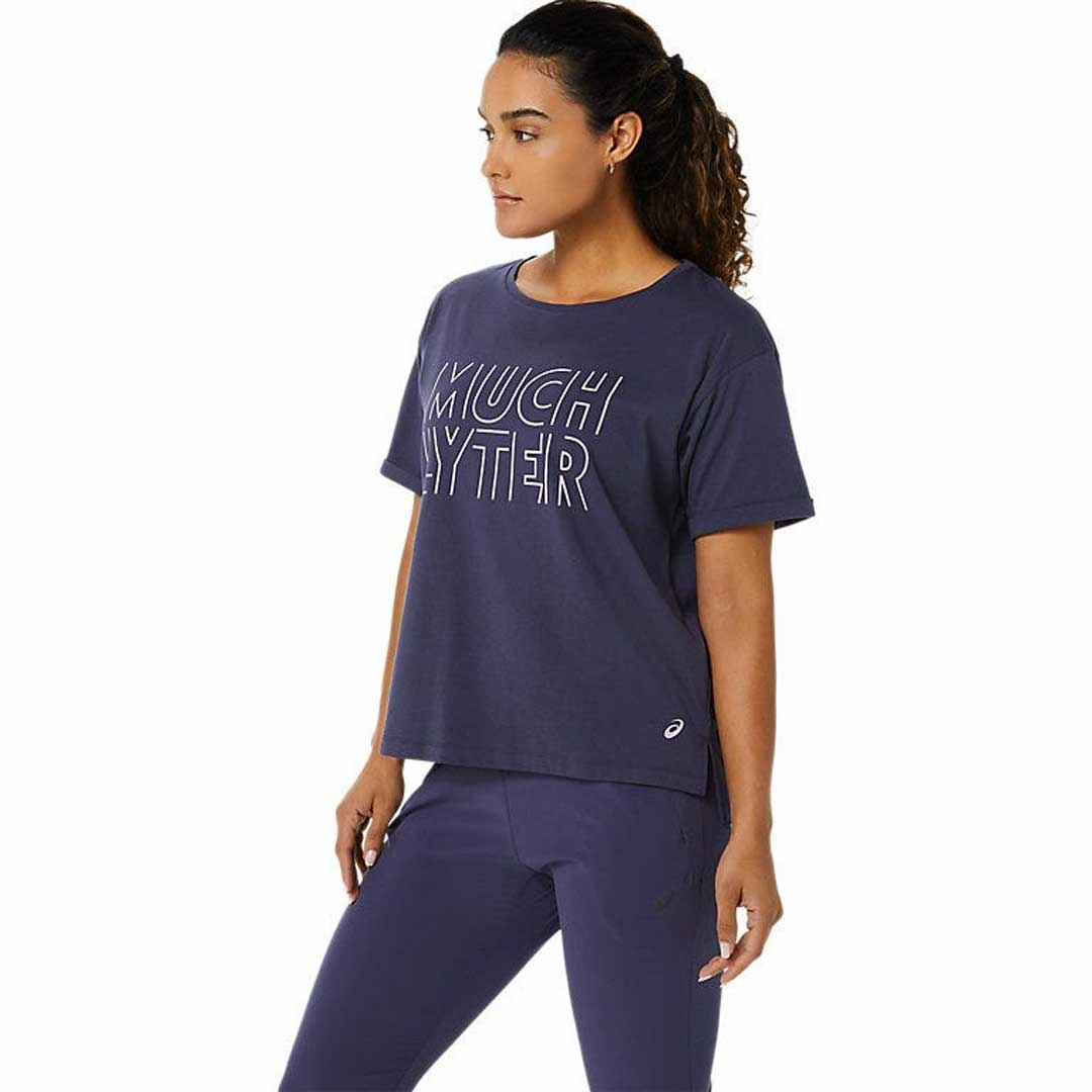 Snag Free Surface Asics - Women's Heritage Font Graphic T-Shirt (2032C263 501)