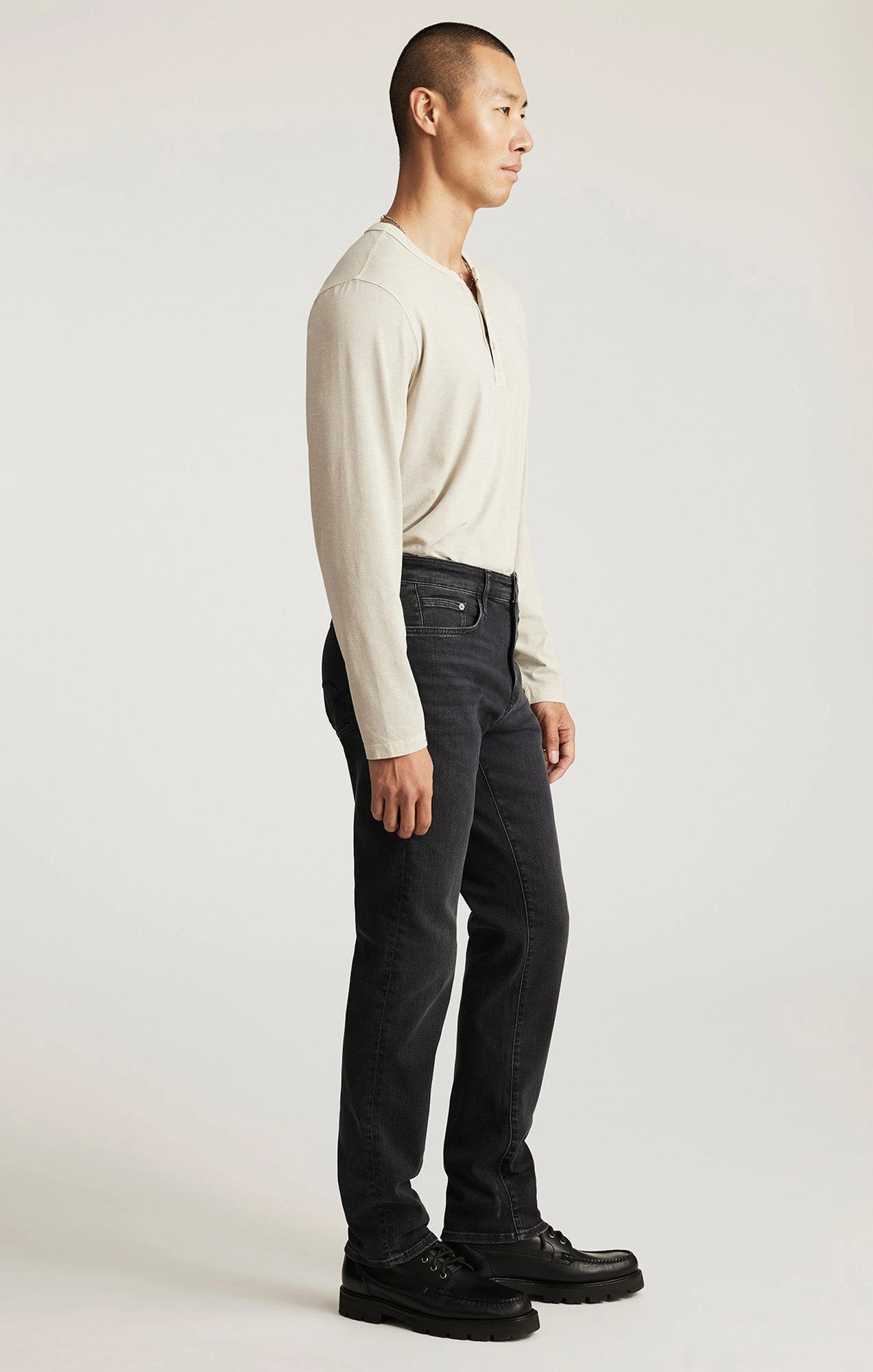 STEVE ATHLETIC FIT IN DARK SMOKE SUPERMOVE Fashion Must-Have