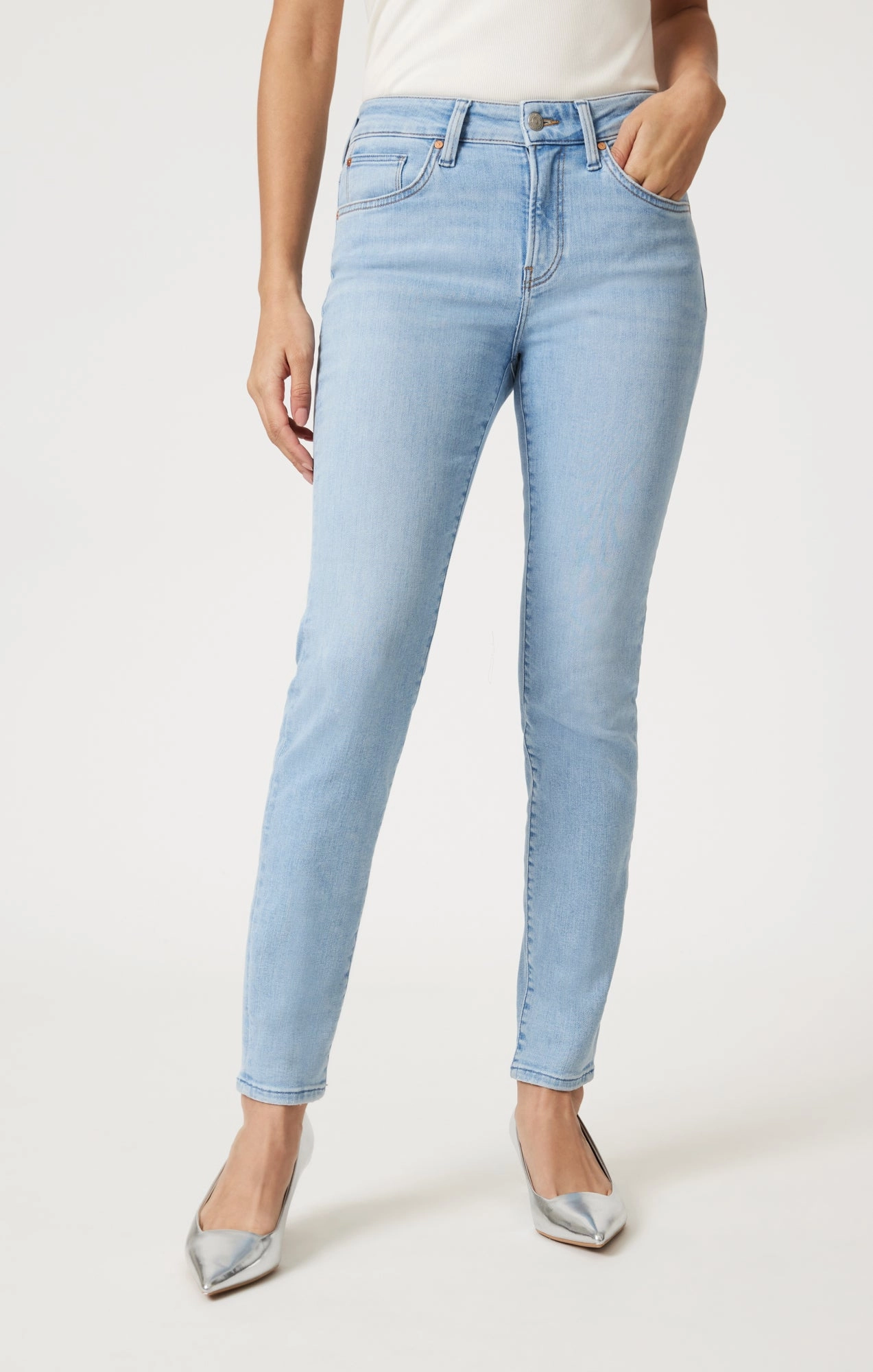 TESS SKINNY IN LIGHT FLEX BLUE Everyday Favorite