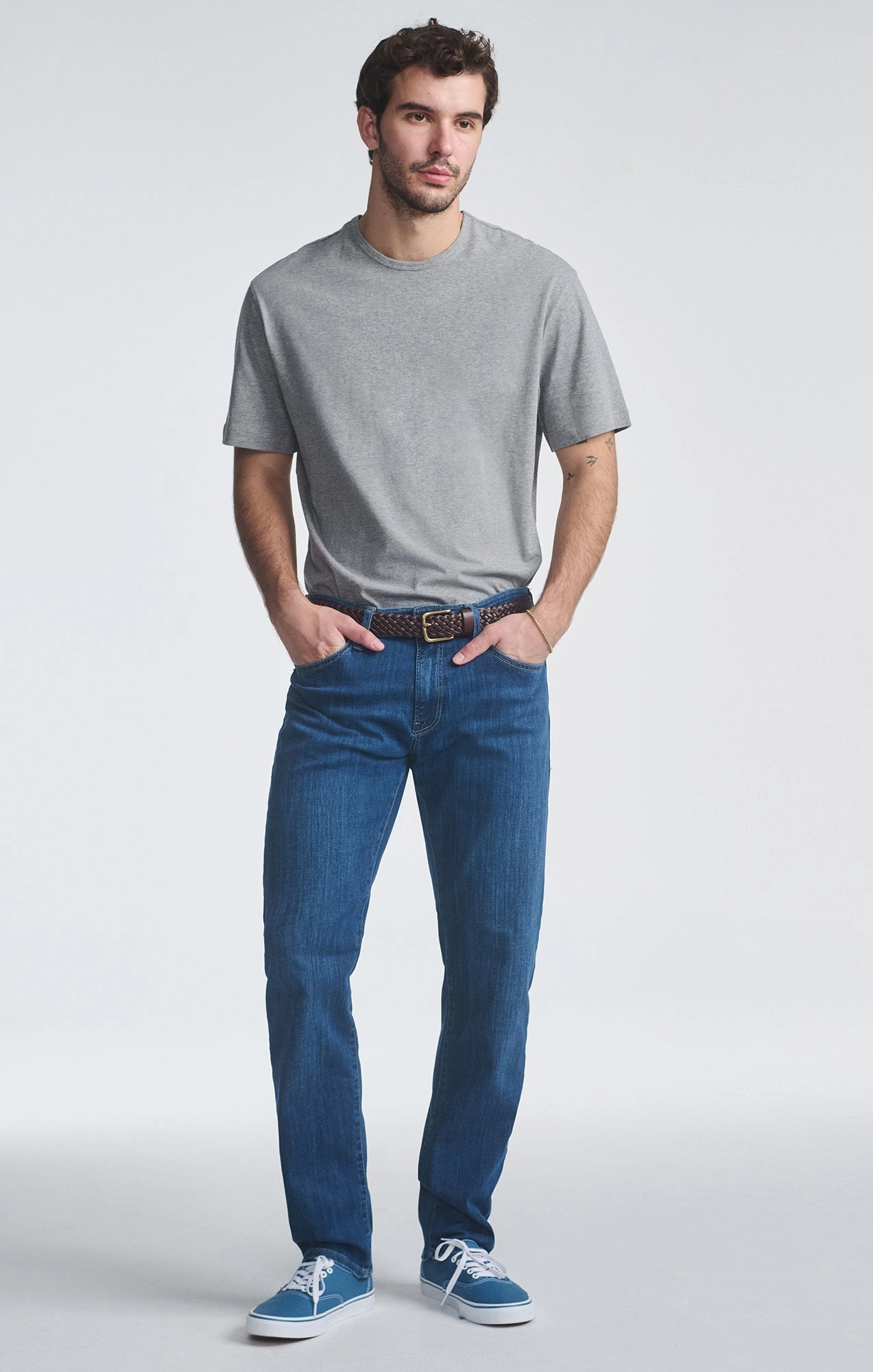 MARCUS SLIM STRAIGHT LEG IN DARK BRUSHED SUPERMOVE Brunch Outfit Classic Wear Luxury Subtle Detail