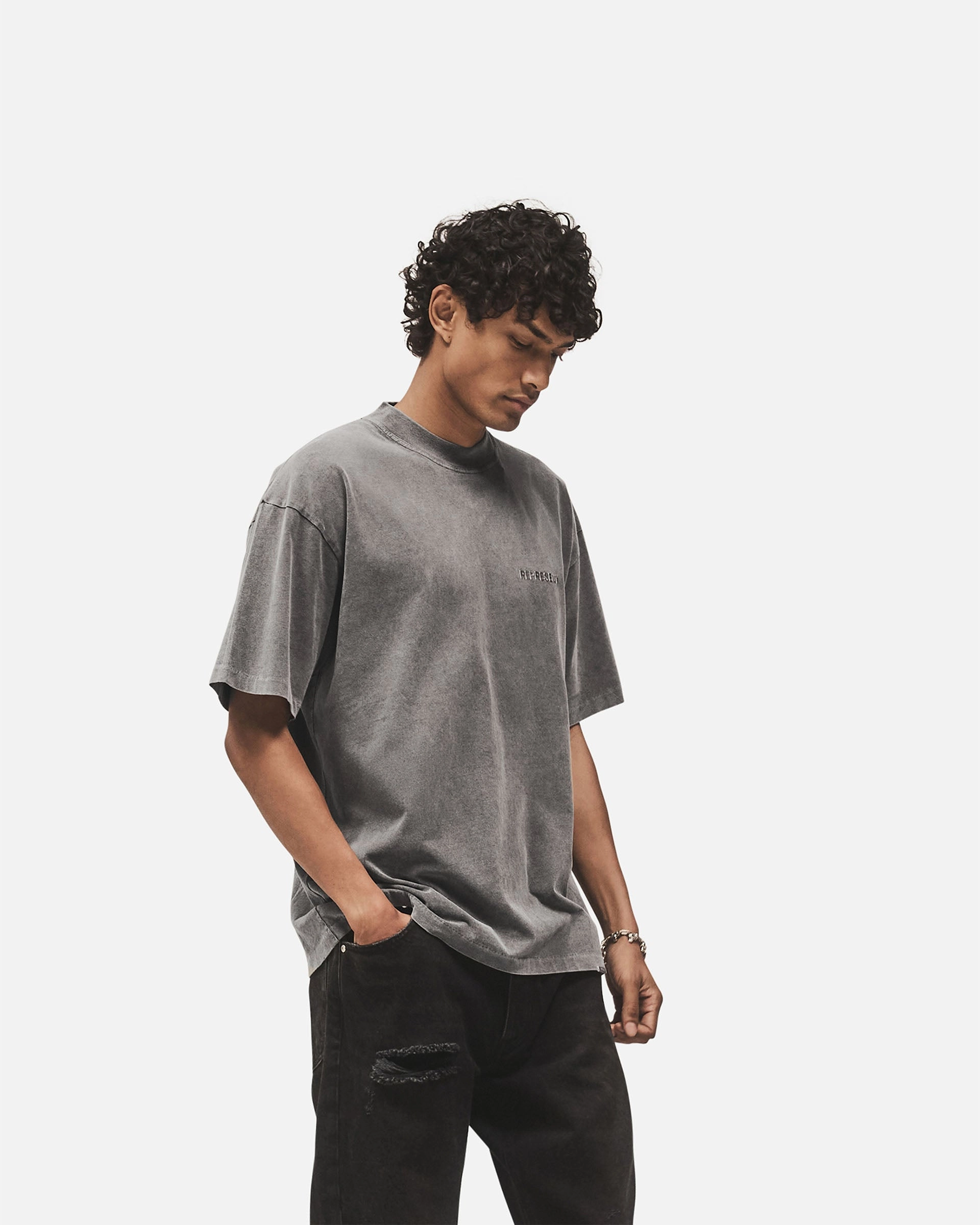 Sleek Comfort Metal Block Logo T-Shirt - Vintage Grey