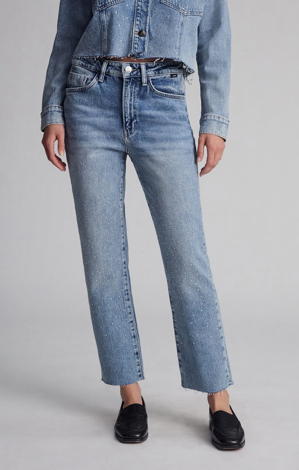Slim Cut NEW YORK STRAIGHT LEG IN SHINY MID DENIM