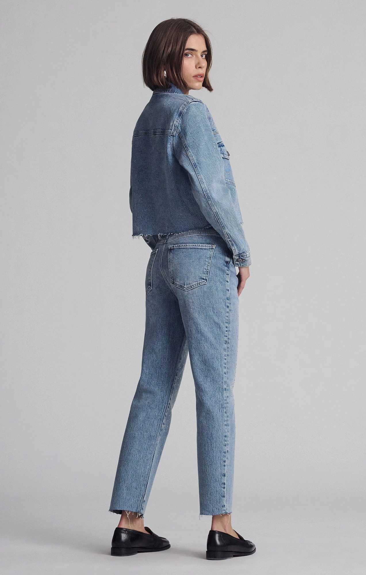 NEW YORK STRAIGHT LEG IN SHINY MID DENIM Gym Ready Vibrant Bold Premium Look