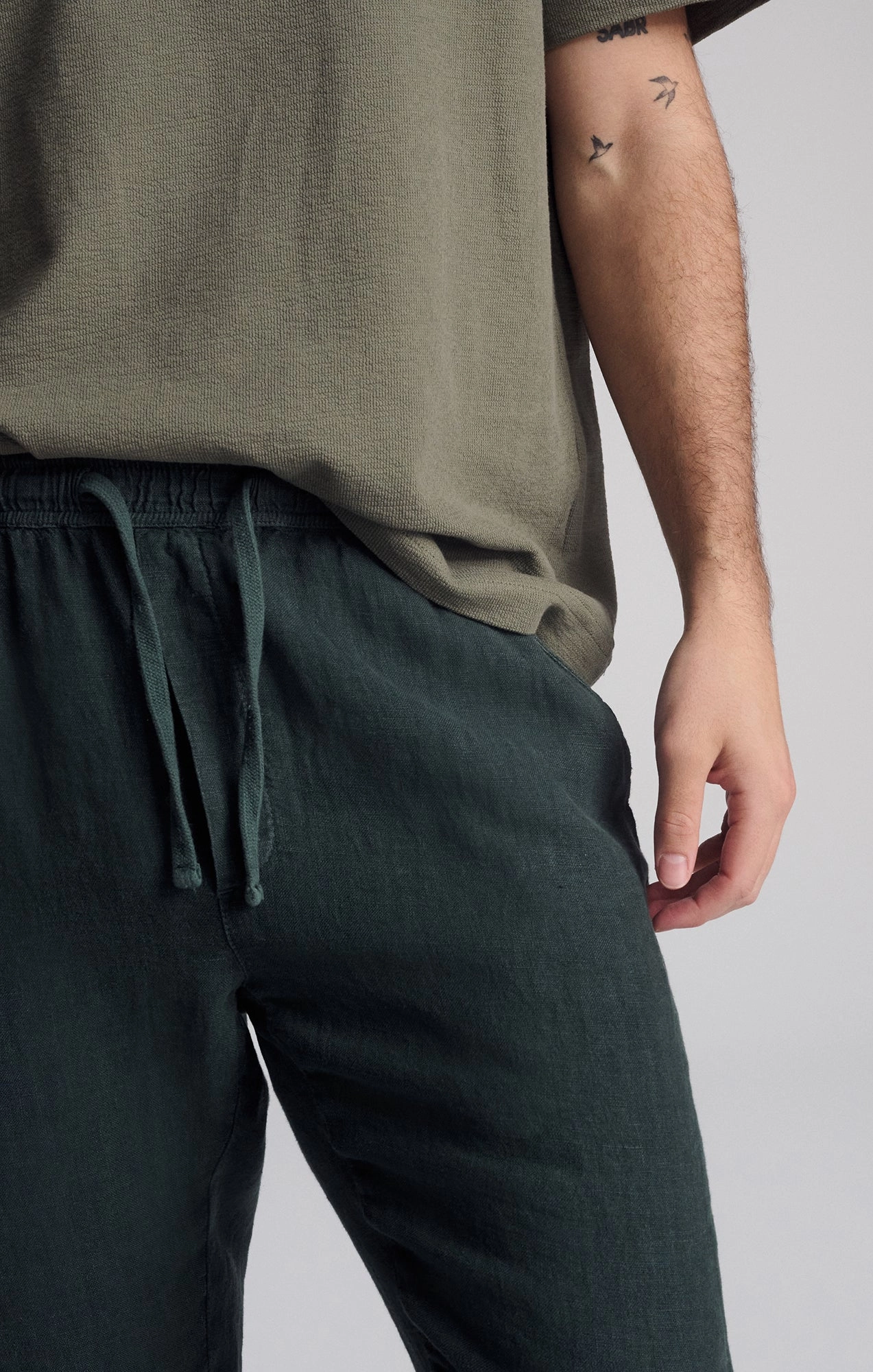 DRAWSTRING LINEN PANTS IN URBAN CHIC ErgonomicStitching