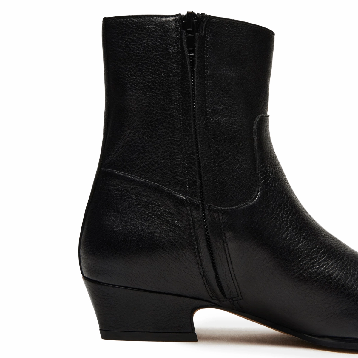 Steve Madden Women's Dusty Black Leather Padded Interior Outdoor Explorer