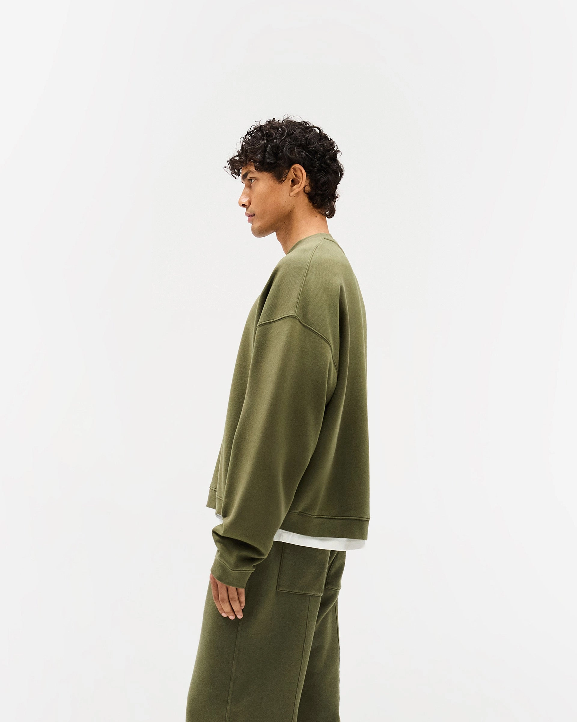Initial Boxy Sweater - Army Green Off Duty Look