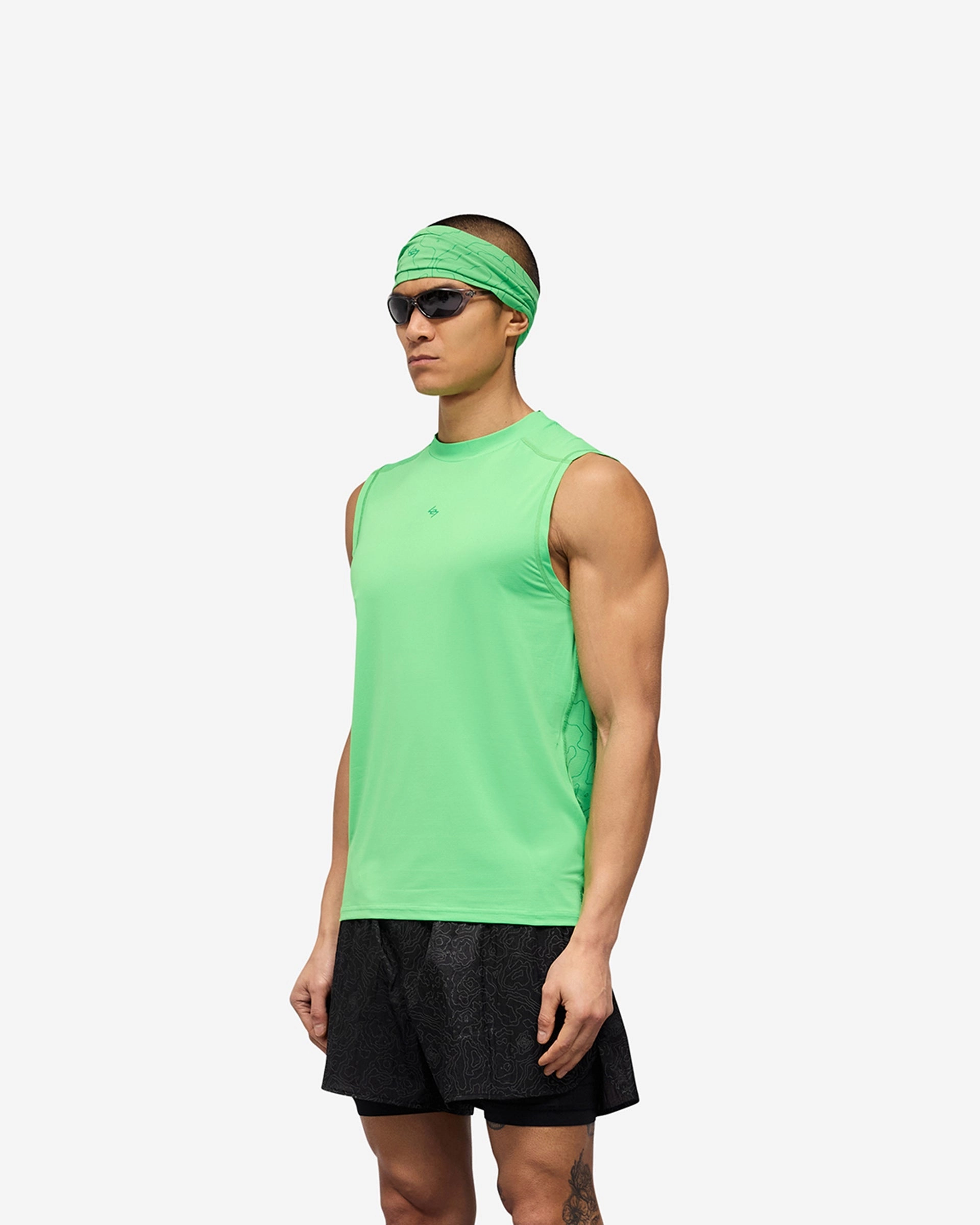 Essential layering piece Active Look 247 Contour Run Tank - Speed Green