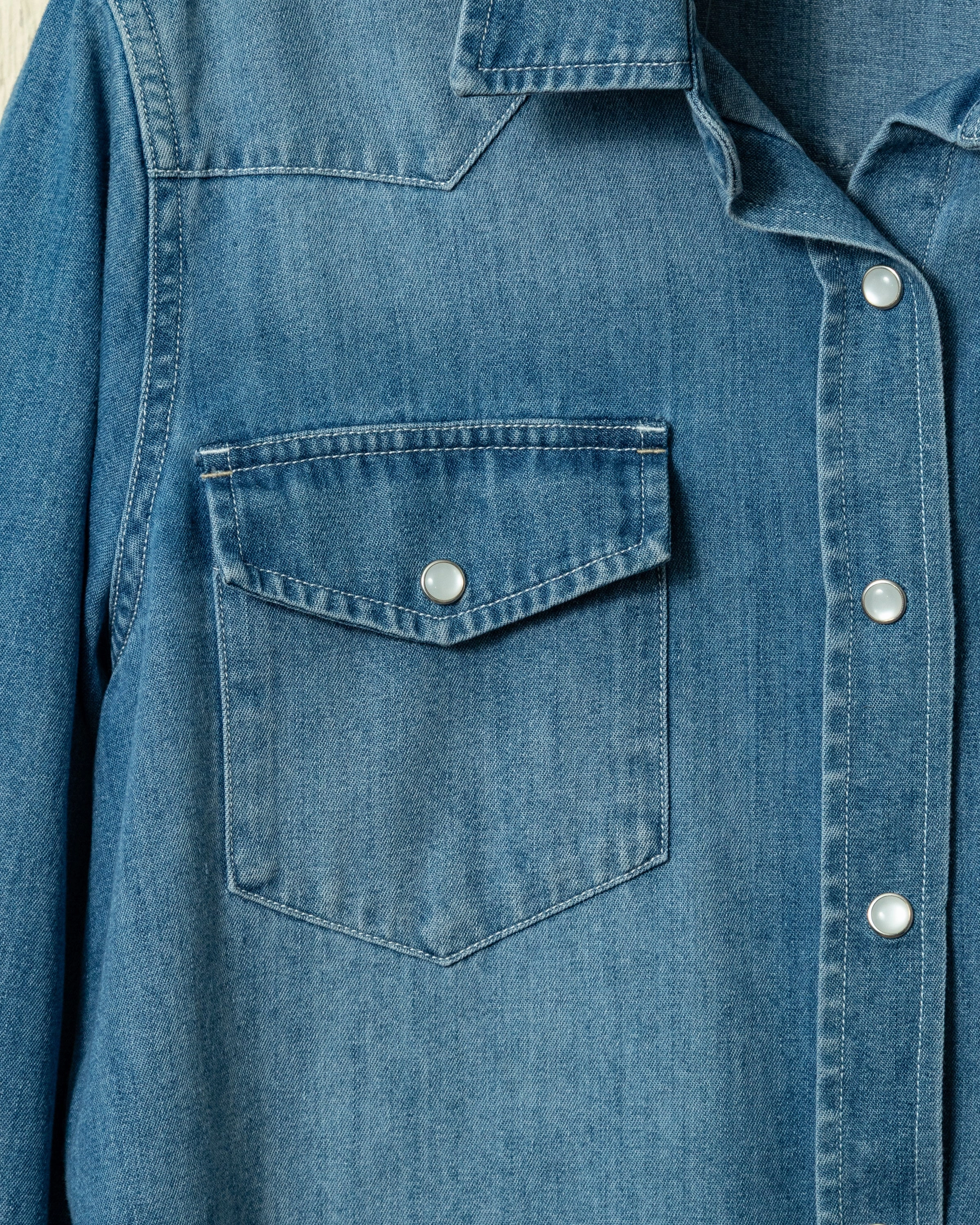 Odor Resistant LightweightWeave Women's Western Shirt in Denim