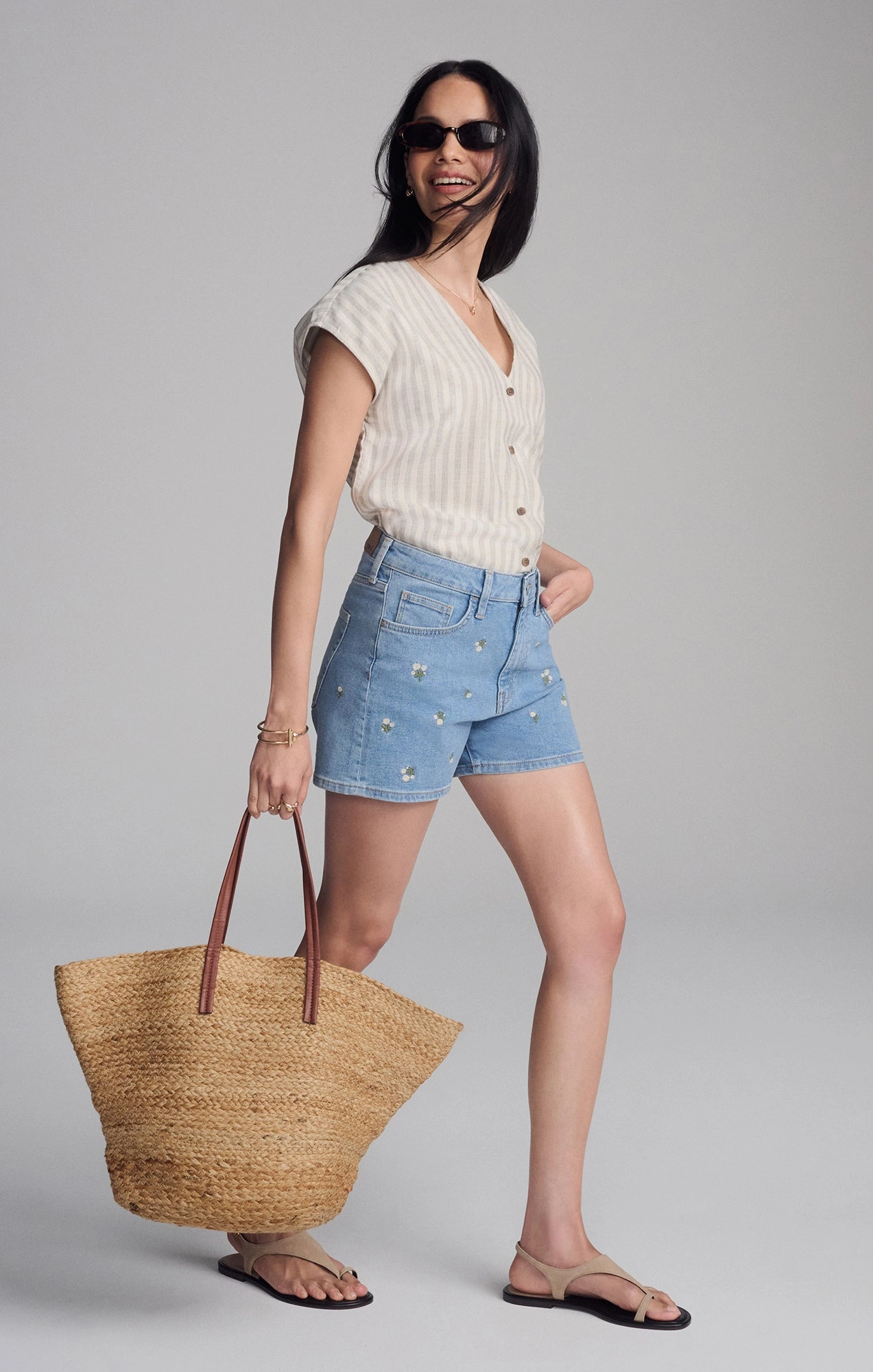 Simple Comfort HEIDI SHORTS IN MID FLOWER DENIM