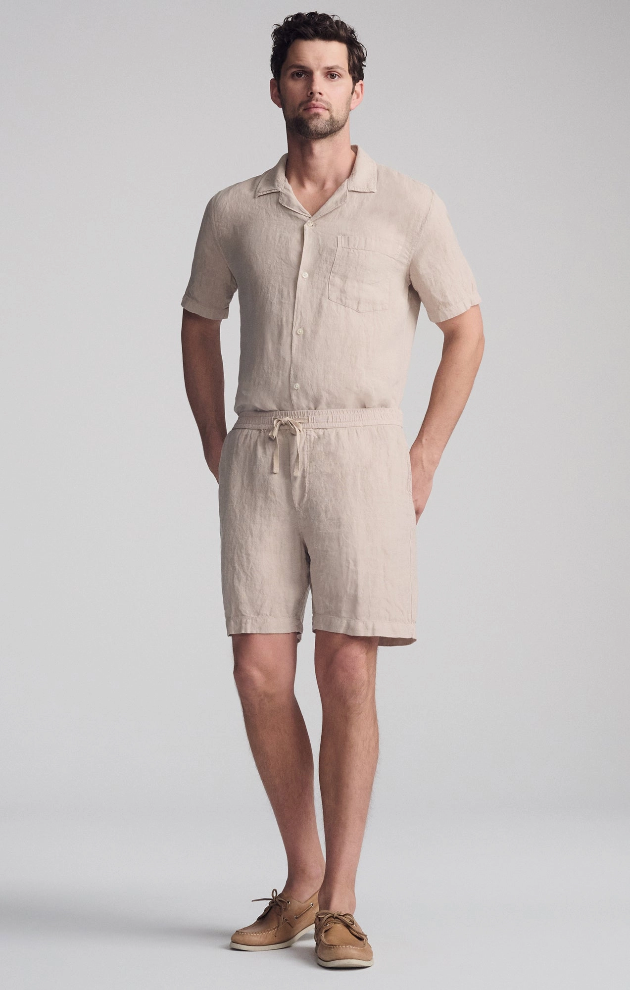 stain - resistant LINEN POCKET SHORTS IN SAND