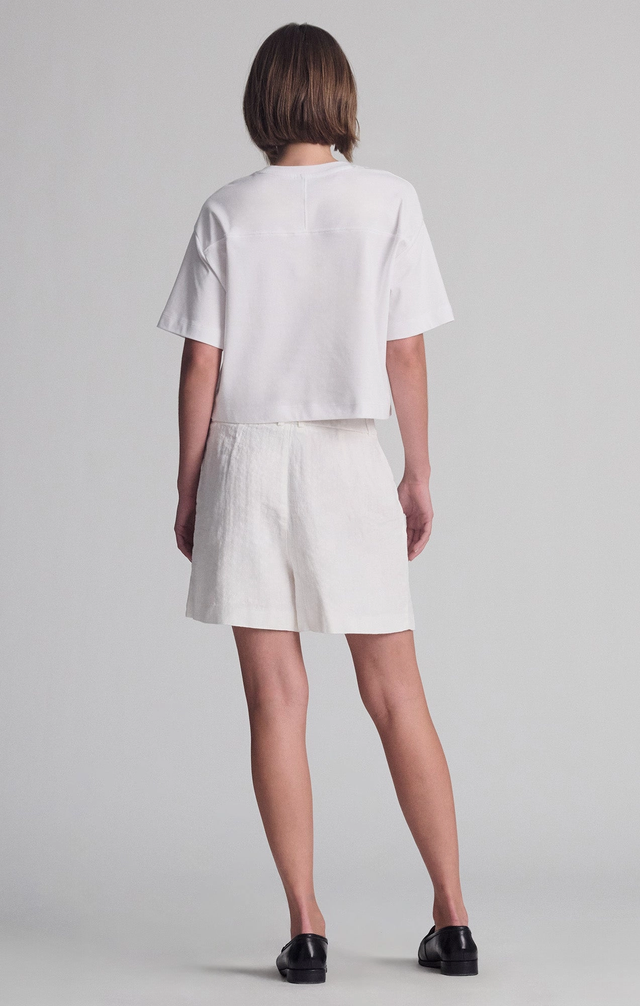 LINEN SHORTS IN ANTIQUE WHITE Sweat Resistant Fabric Functional Stretch