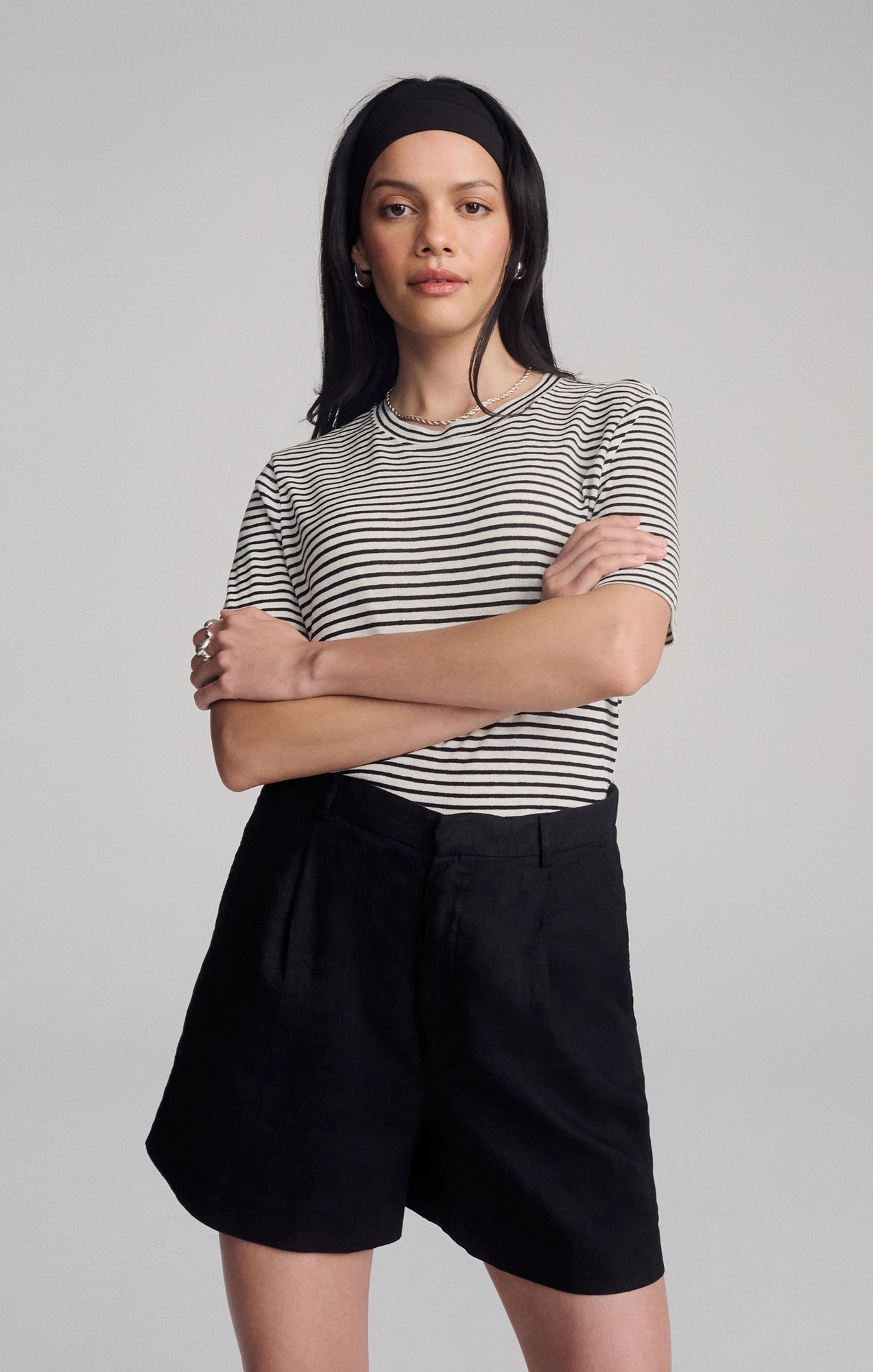 No Ride Up Technology LINEN SHORTS IN BLACK