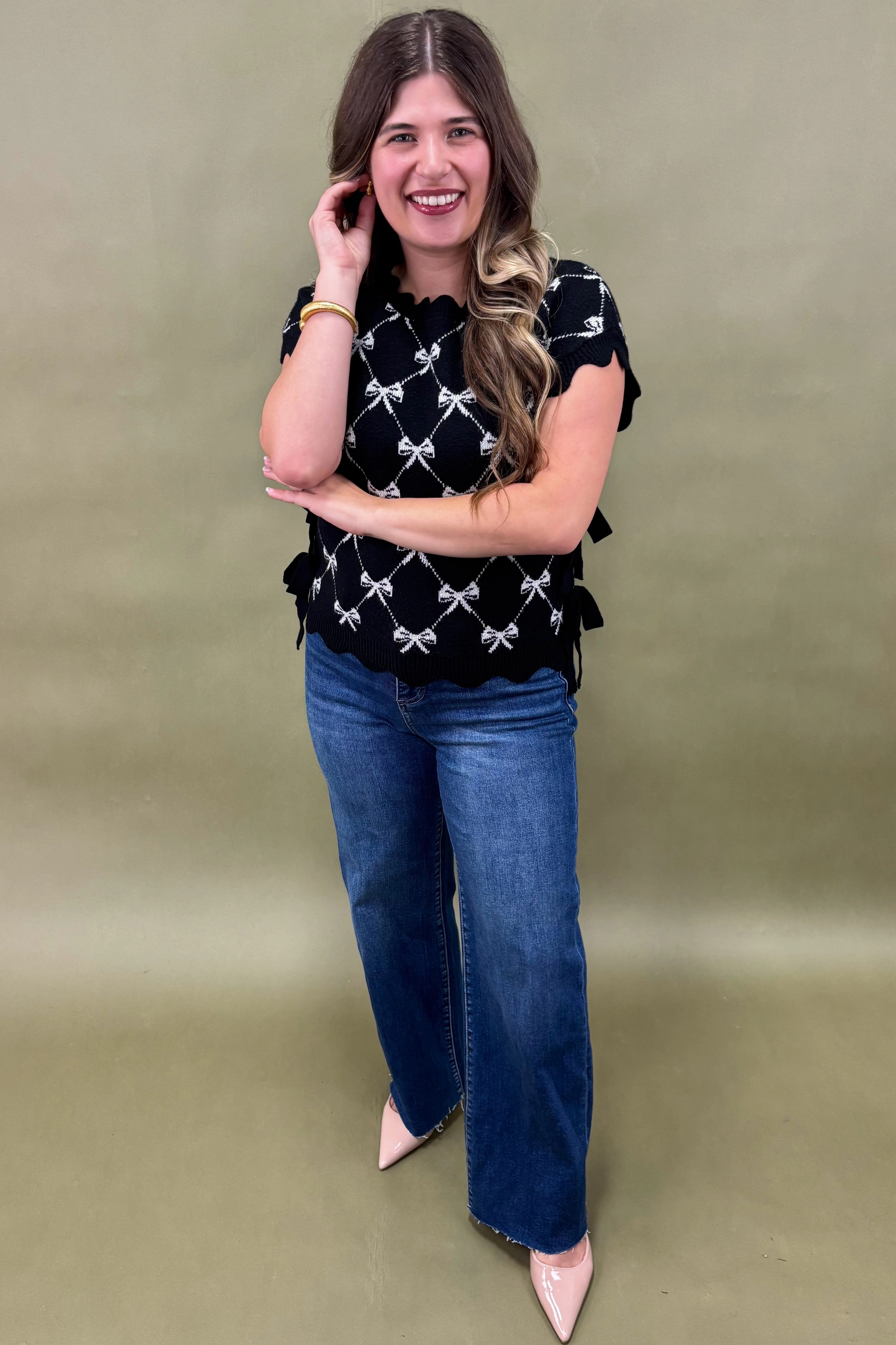 Minimalist Design Lovely Embrace Bow Print Top