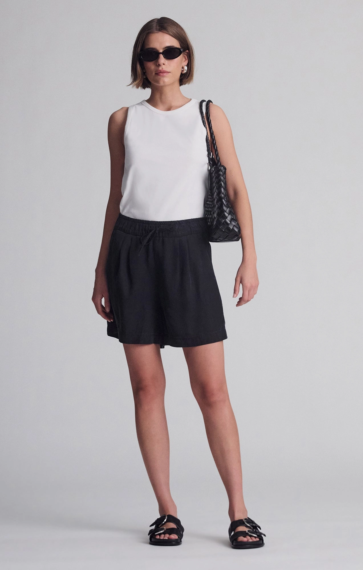 PENNY PLEATED SHORTS IN BLACK USED GOLD Preppy look