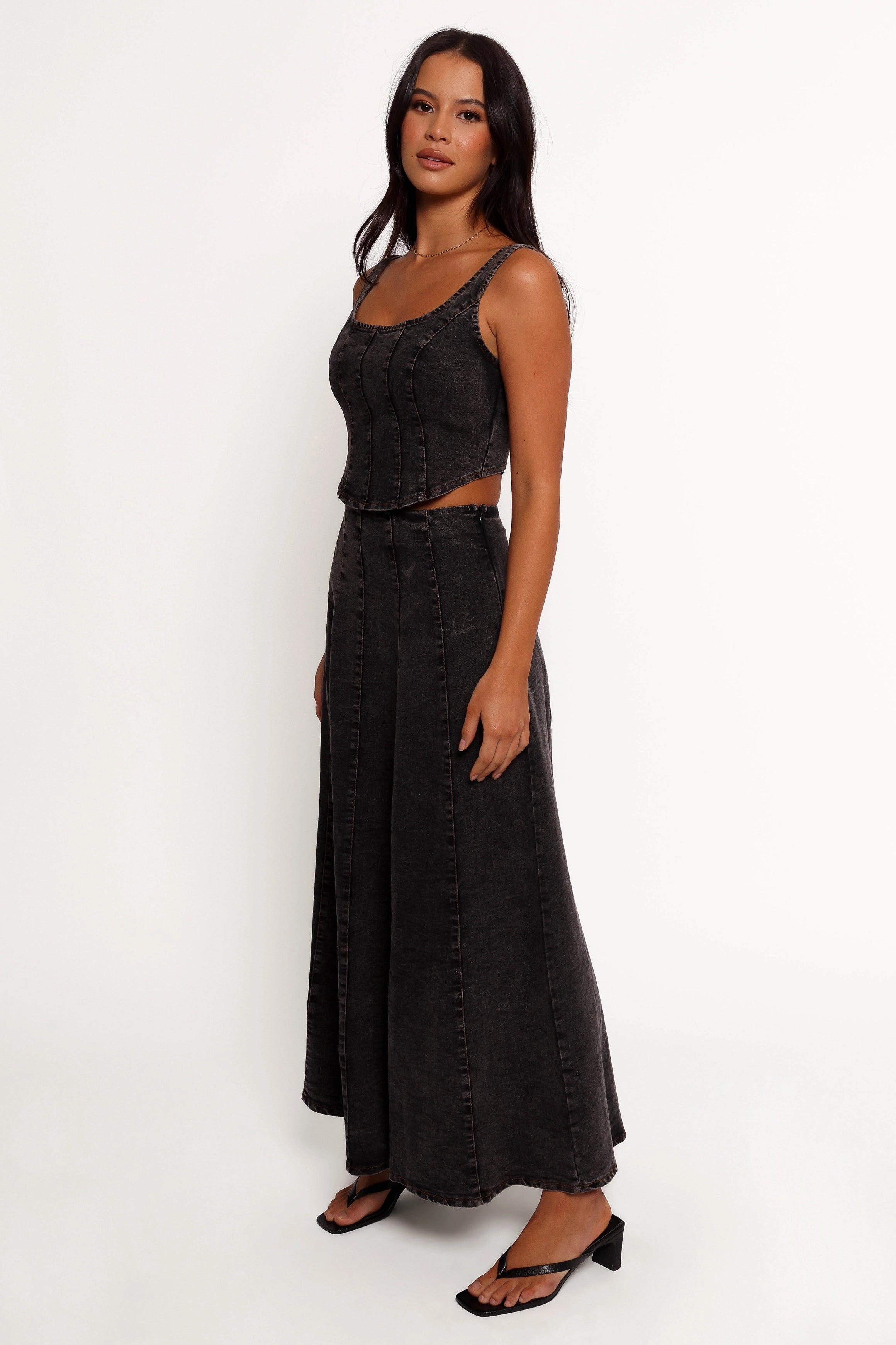 Mara Midi Skirt - Black Detail Focus Stretchy
