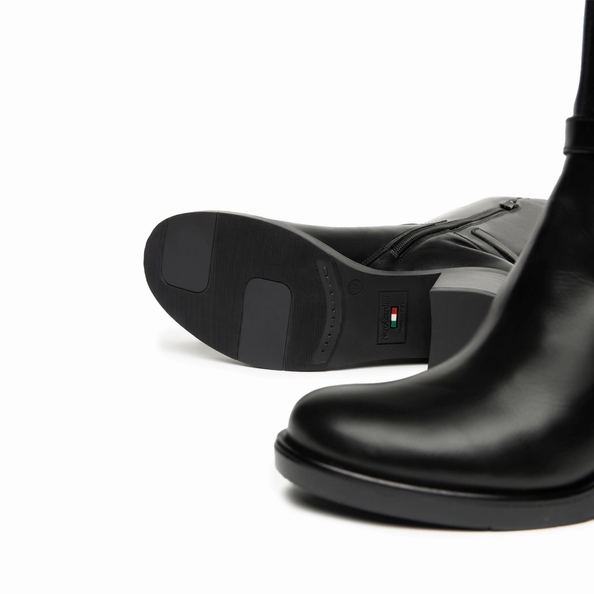 Strong material NeroGiardini Women's I514730D Black Leather