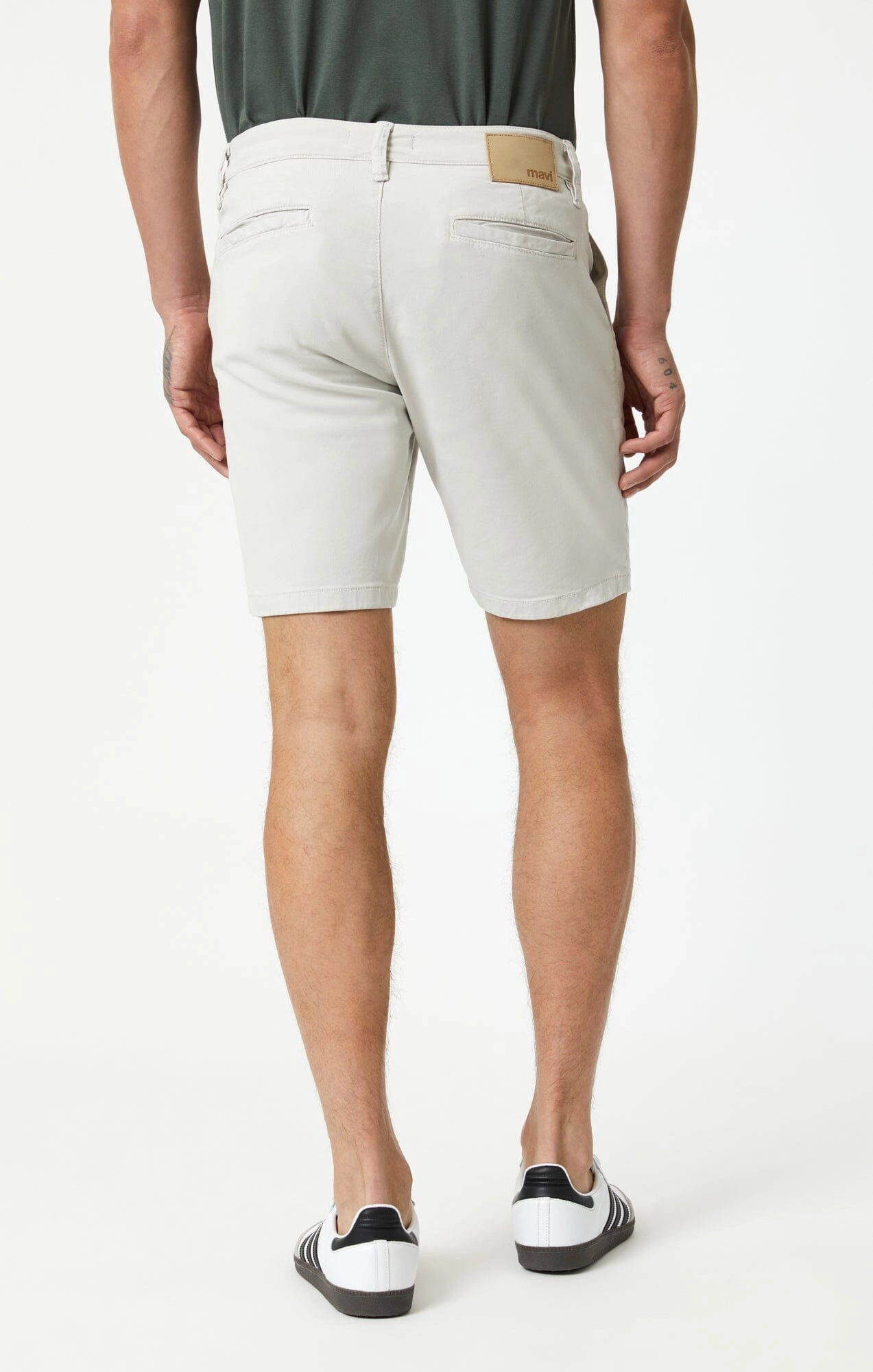 NOAH SHORTS IN OYSTER MUSHROOM LUXE TWILL Athletic Silhouette