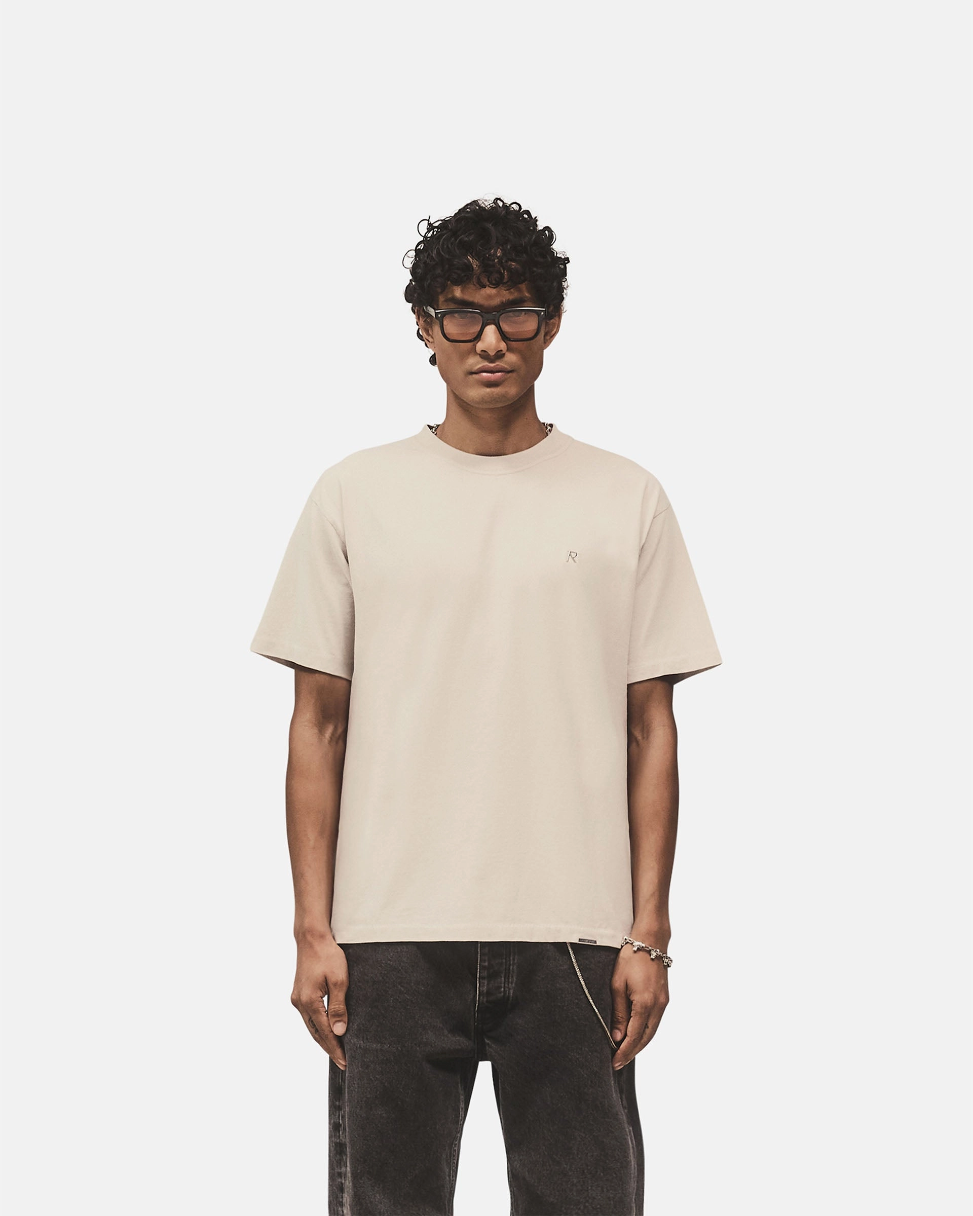 Metal Initial R T-Shirt - Concrete Cozy Vibe teenagers'