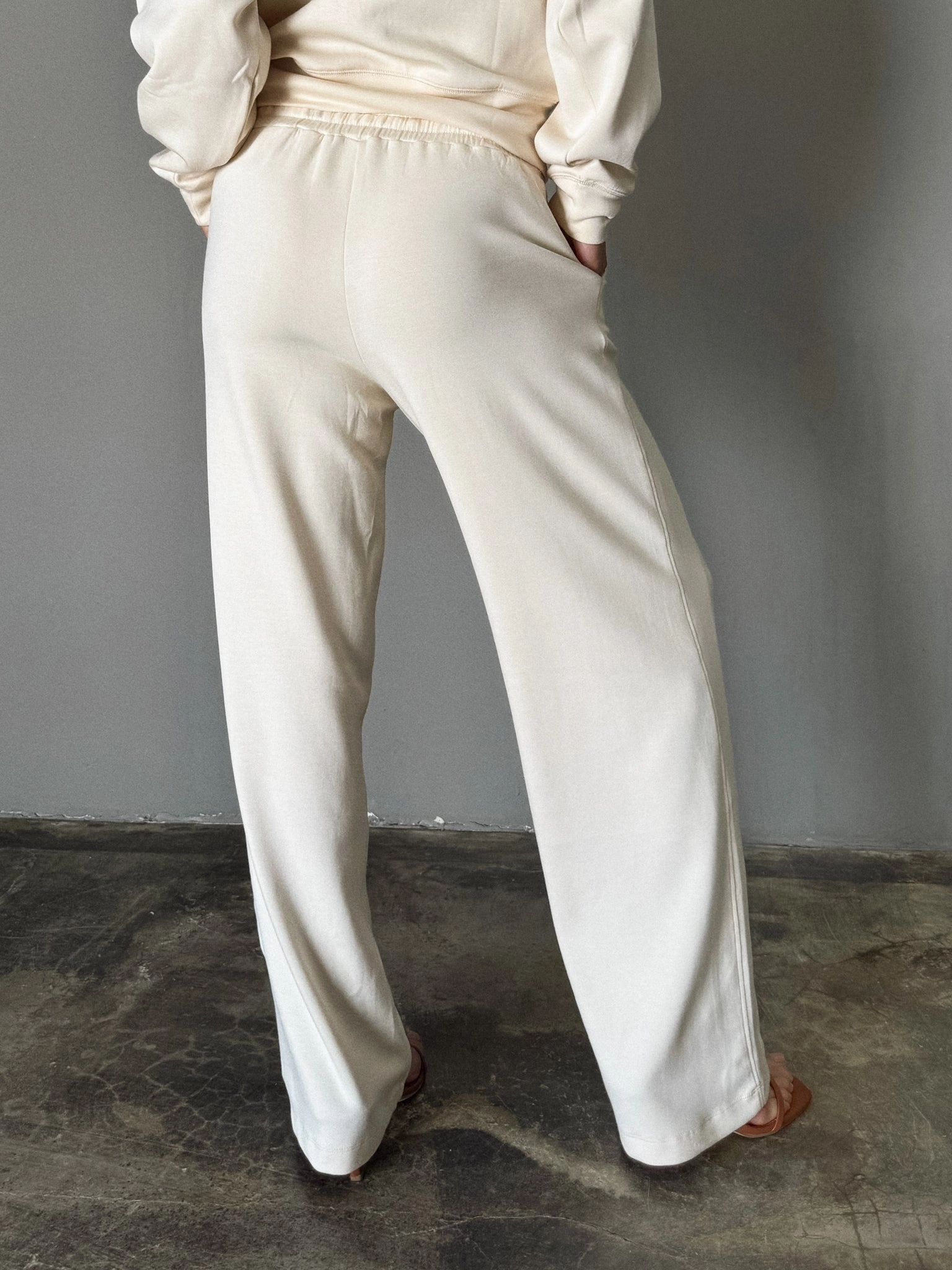 ripstop fabric Lena Sweatpants in Cream Smart Stretch Low Profile
