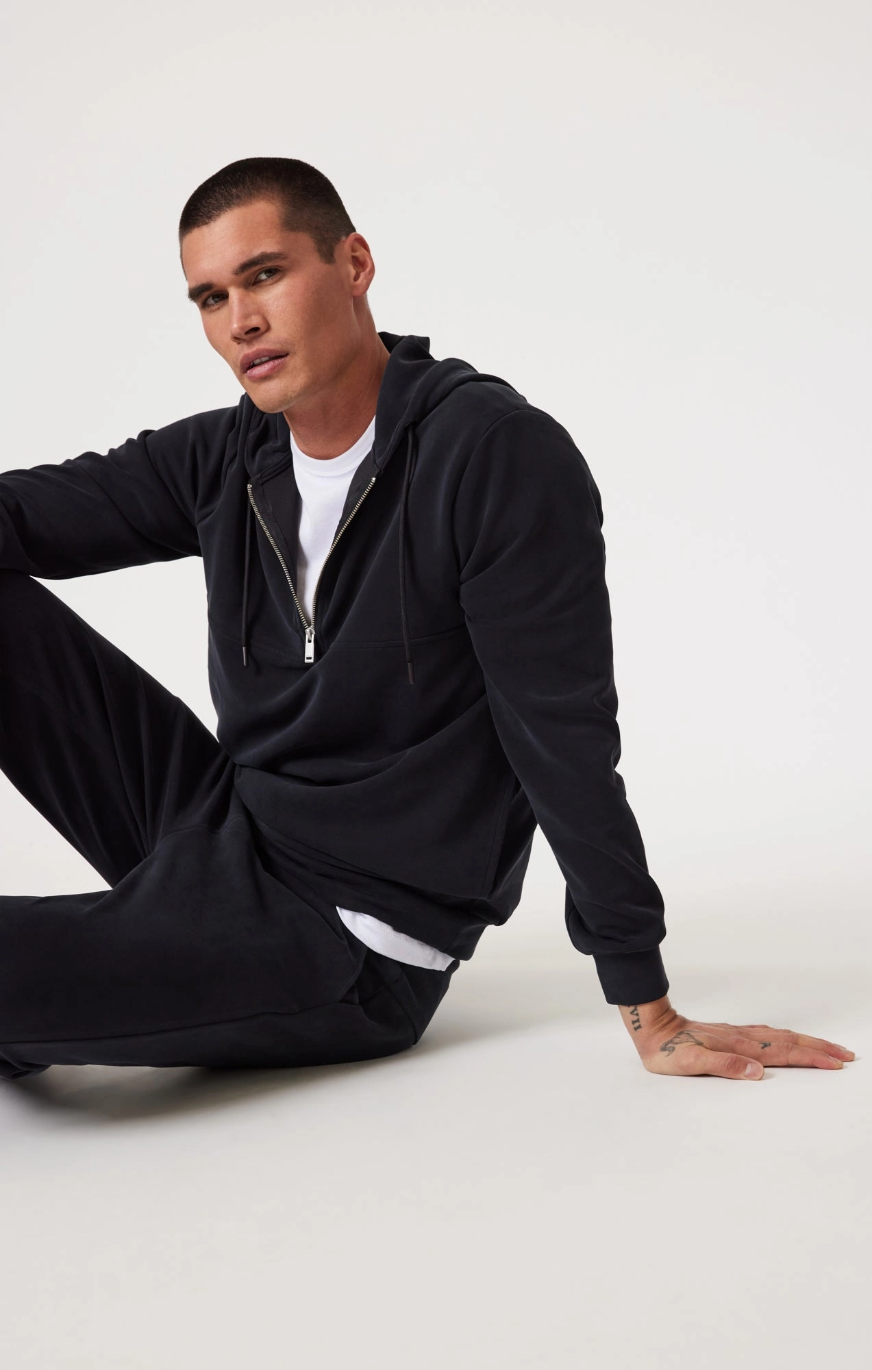 SWEATPANTS IN JET BLACK High-waisted fit Tough Build