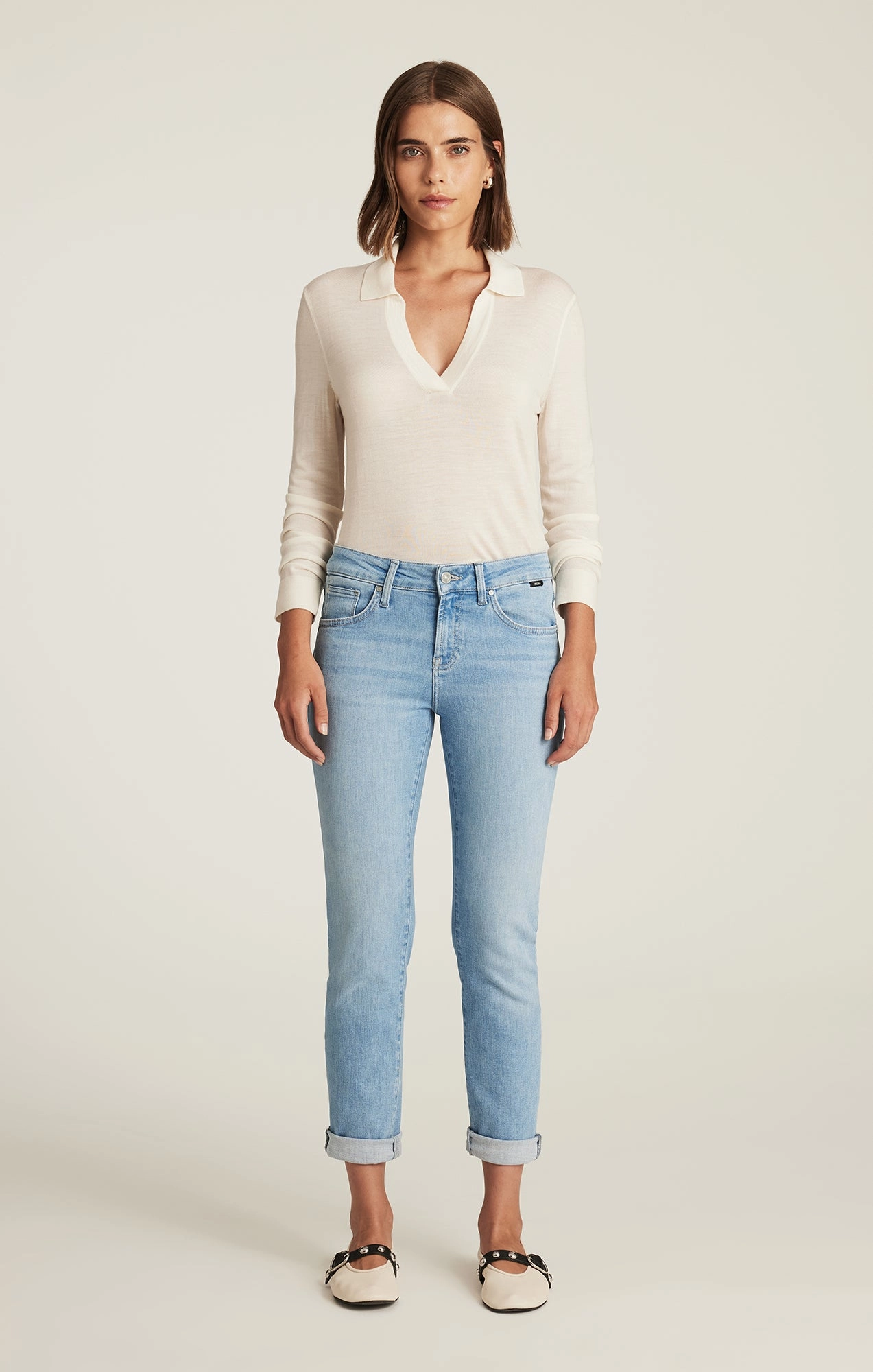 EMMA SLIM BOYFRIEND IN LIGHT BRUSHED FLEX BLUE Luxury Student Outfit