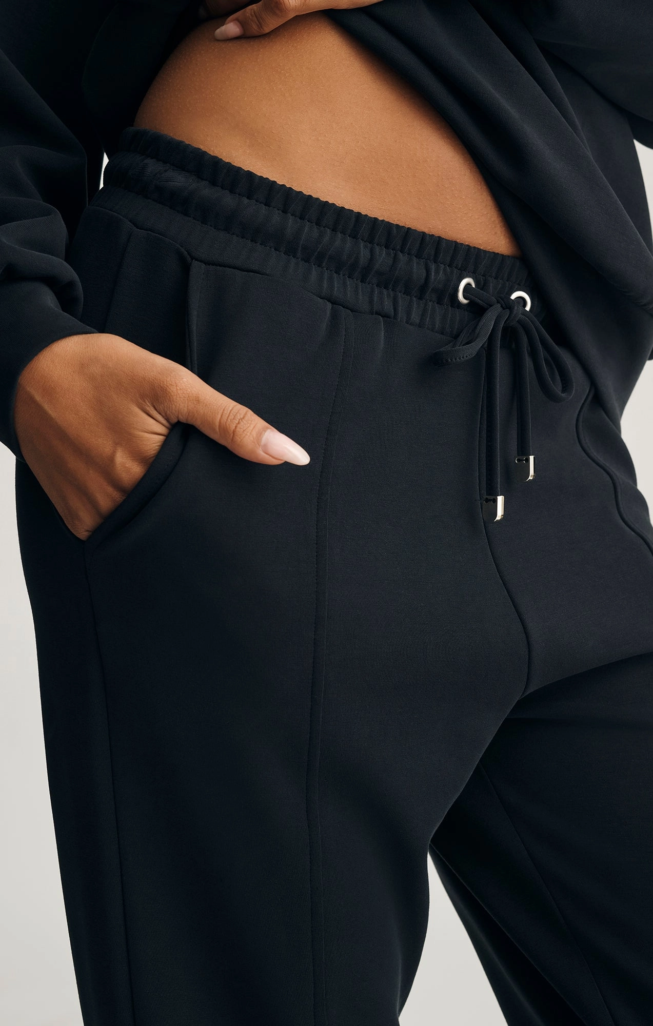 LUXE TOUCH SWEATPANTS IN BLACK DoubleLayeredKnees