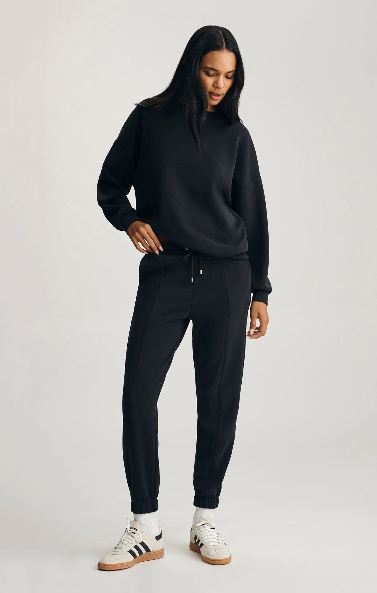 LUXE TOUCH SWEATPANTS IN BLACK Packable Fit