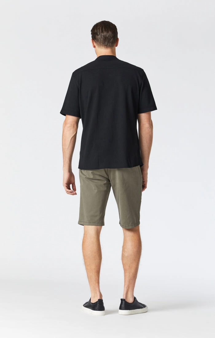 JACOB SHORTS IN DUSTY OLIVE SATEEN TWILL warm tones