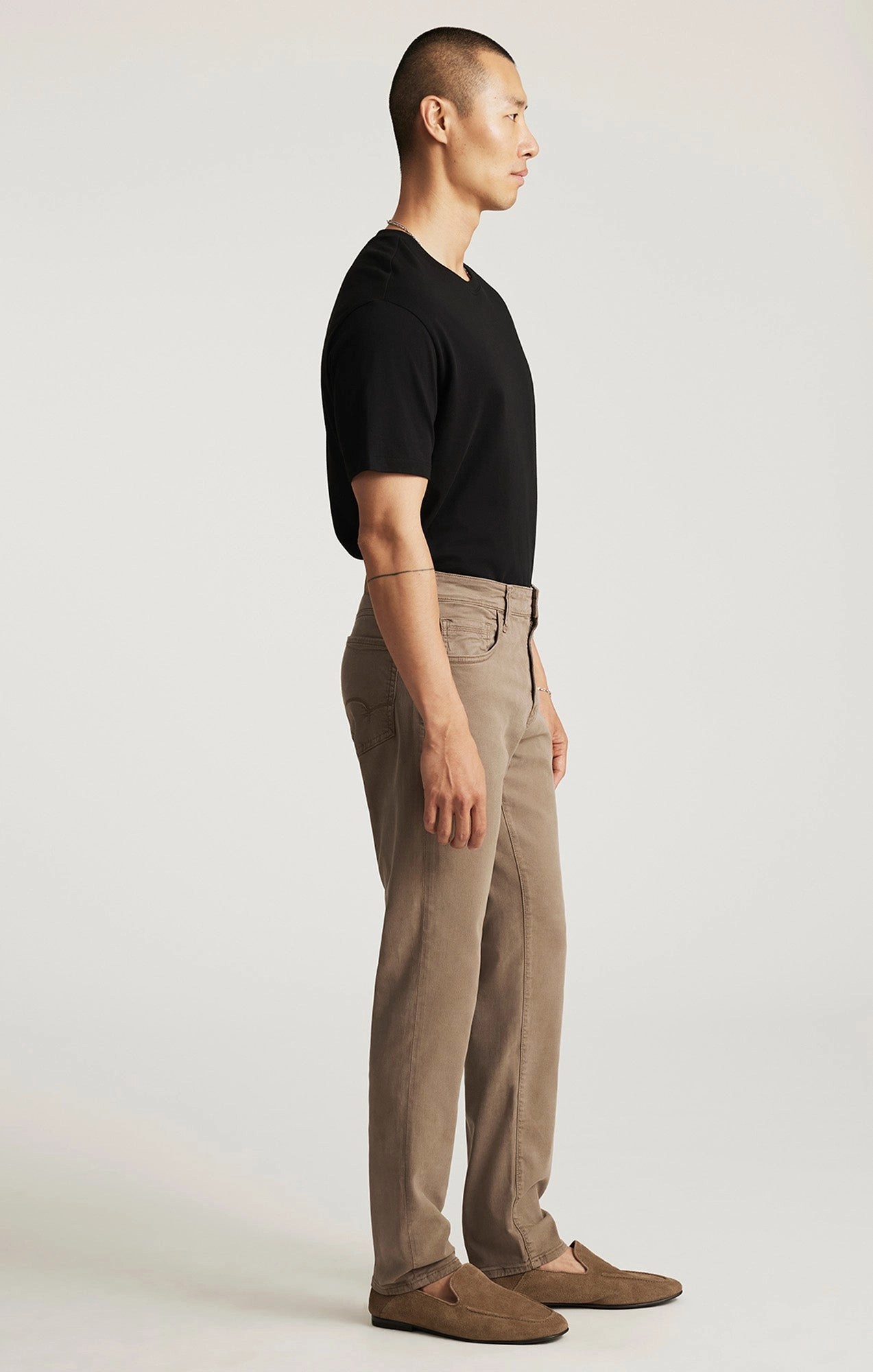 STEVE ATHLETIC FIT IN TIMBER LUXE TWILL Breathable Comfort Design