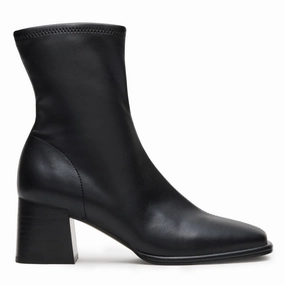 Steve Madden Women's Pammy Black Leather Cushioned Footbed