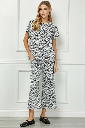 Simple Cut Two-Piece Grey Animal Print Lounge Set