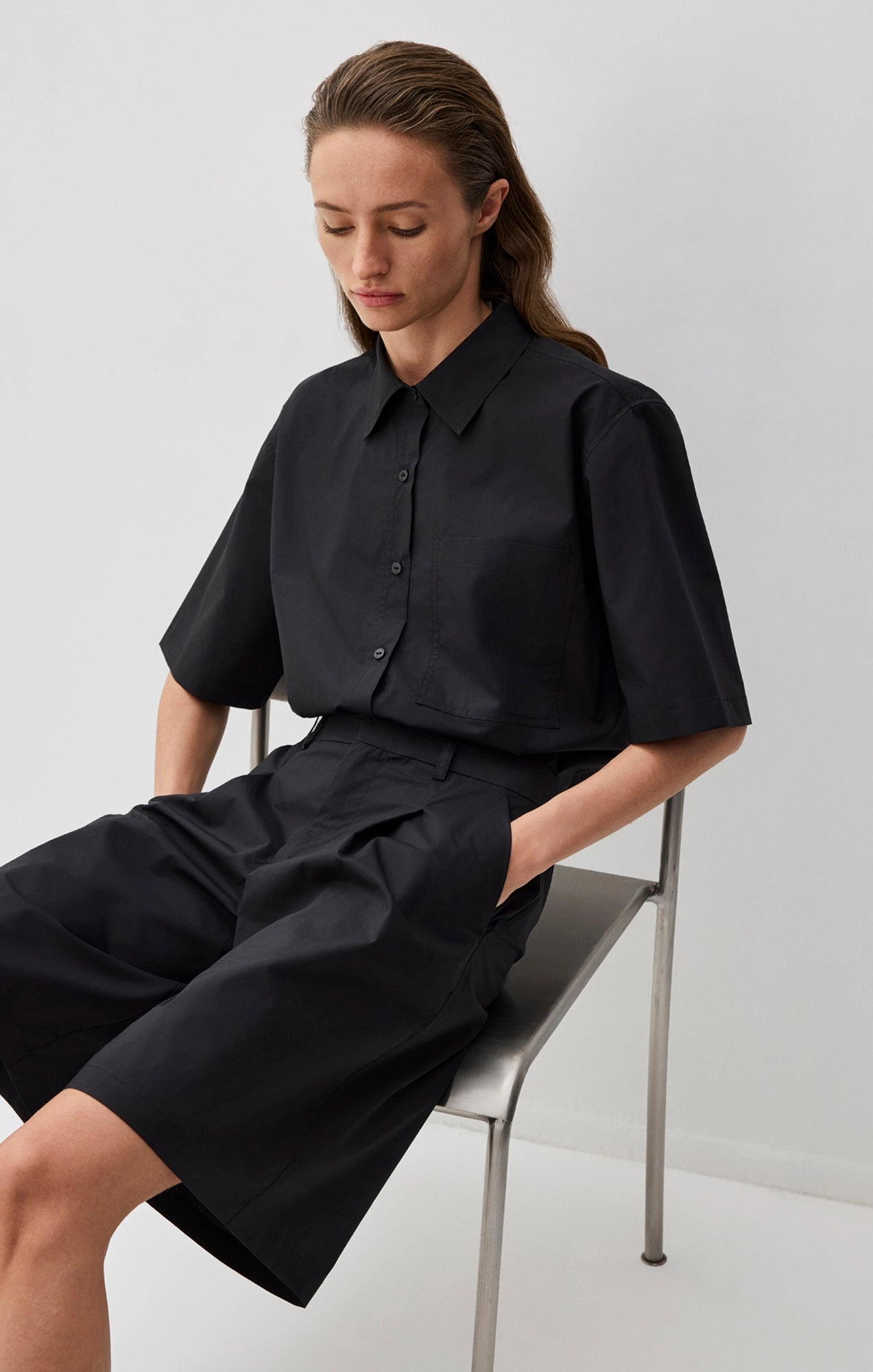 PLEATED SHORTS IN BLACK Breezy Stretch