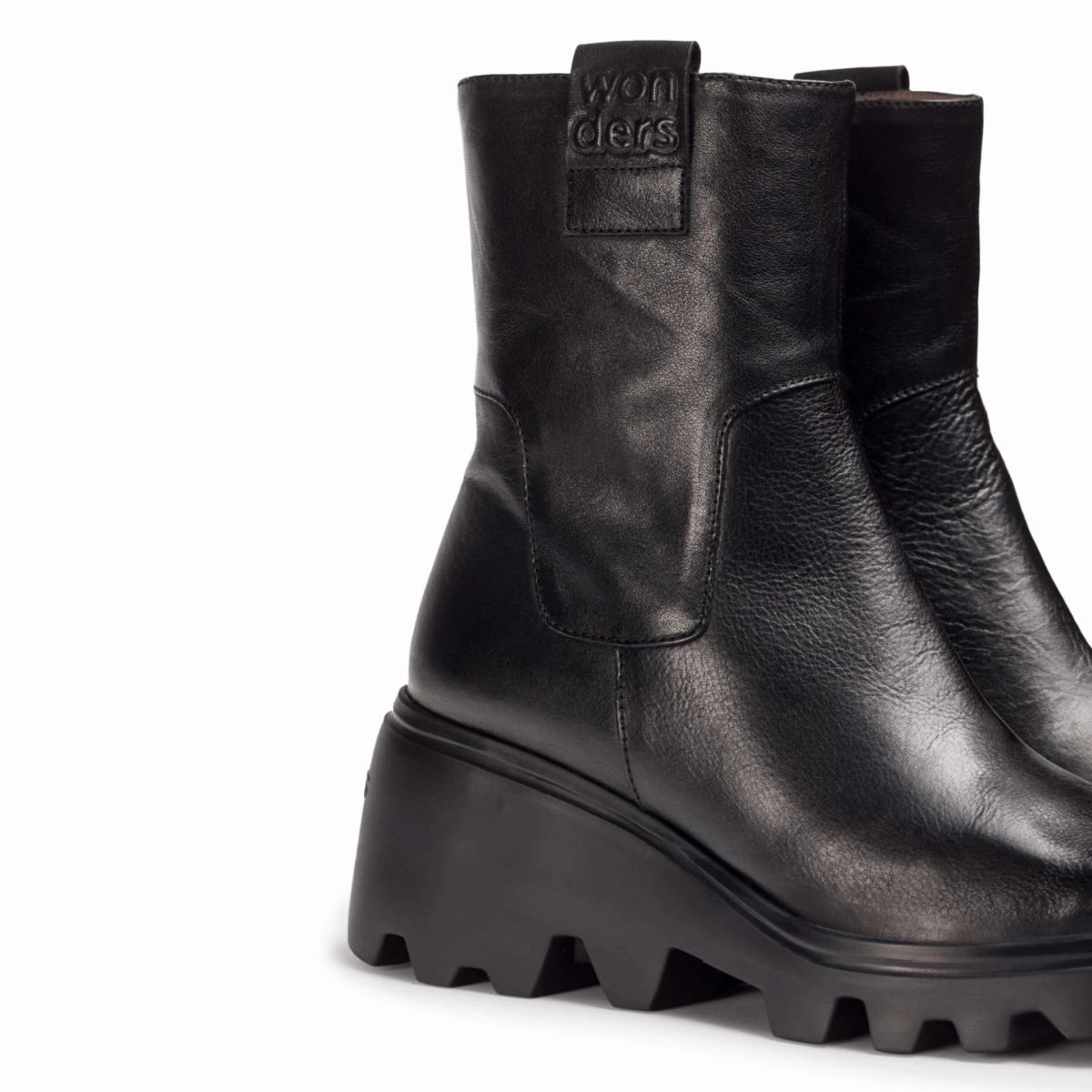 Fashion Forward Soft outsole Wonders Women's Tornoto 22 Black Leather