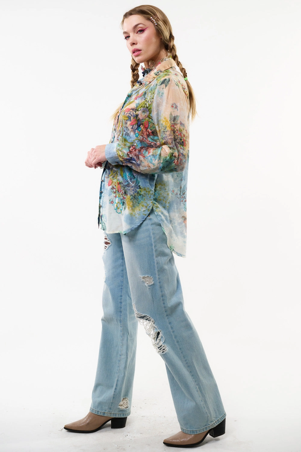 FlexibleRibbing MultiPanel Design Valeria Embroidered Shirt by Aratta