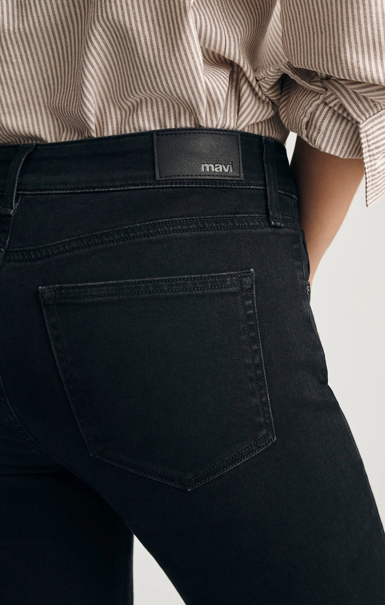 VICKY BOOTCUT IN DARK SMOKE FEATHER LUXE Neutral Casual Streetwear Fan