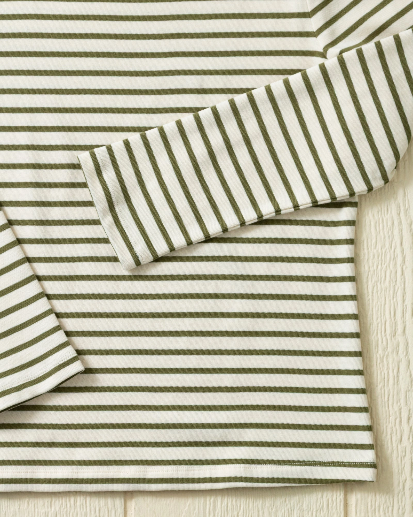 Women??s Breton Stripe Boatneck Tee in Off White/Olive Non Chafing Edges