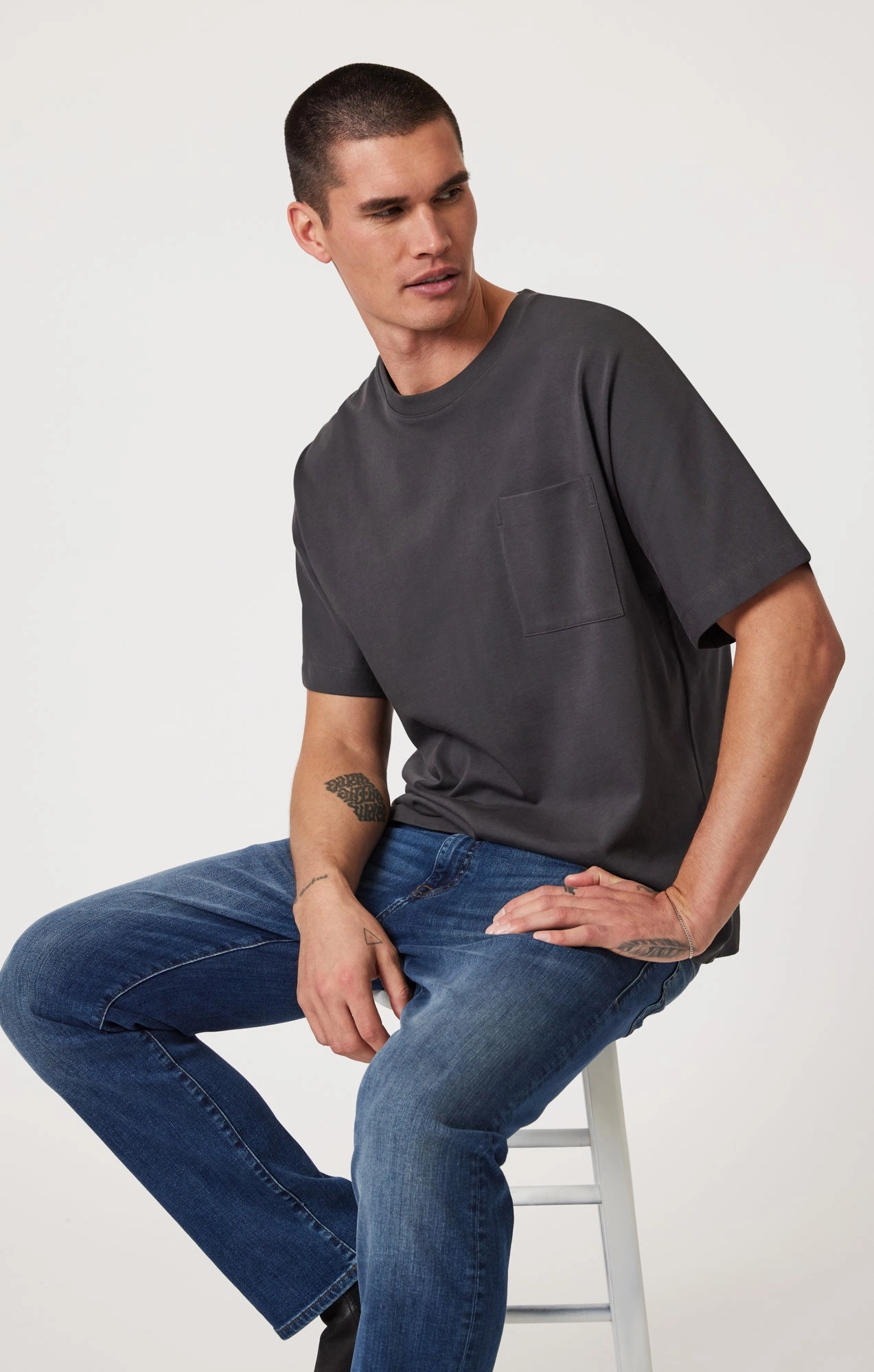 ZACH STRAIGHT LEG IN DARK USED WILLIAMSBURG Classic Comfort